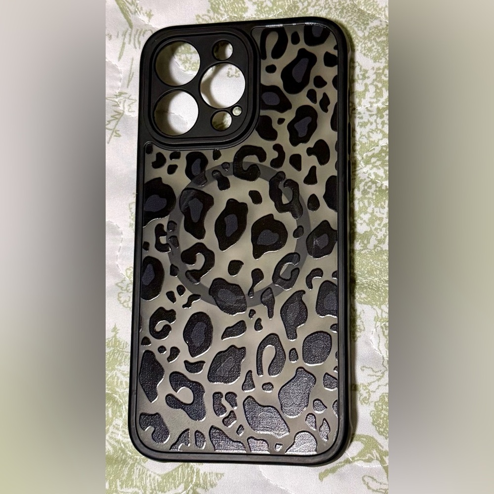 Leopard Print iPhone 14 Pro Max Case. MagSafe - Black